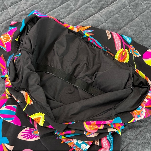 Trina Turk One Piece Swimsuit Womens 10 Ruffled Off The Shoulder Tropical B12 - Picture 6 of 9